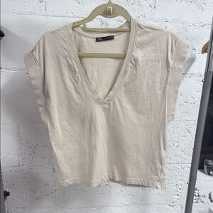 Zara Cream V-Neck Women's Top - Size Small Tan V Neck Cropped T